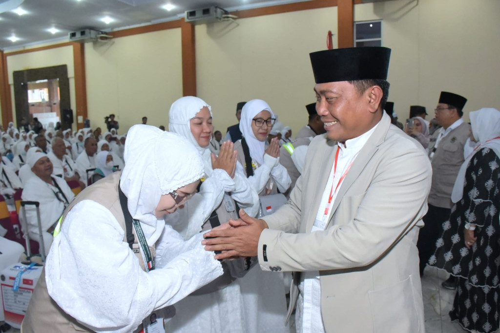 Wakil Bupati Deli Serdang Lepas Jemaah Haji Kloter 15 Menuju Tanah Suci