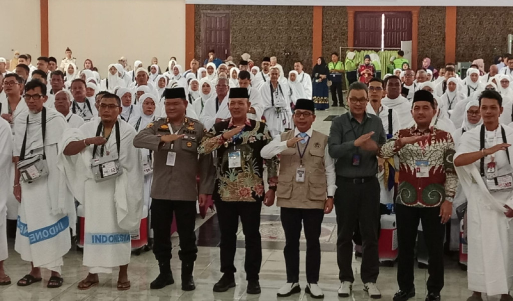 Wakil Bupati Tapteng Lepas Jamaah Calon Haji Kloter 14 Embarkasi Medan