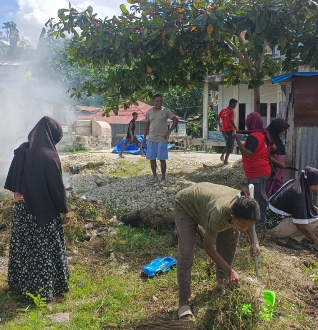 Warga Kebun Kelapa Gotong Royong Sambut Peringatan 666 Tahun Islam Masuk Tanah Papua di Fakfak