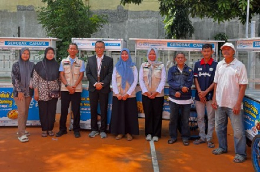 YBM PLN Cirebon Salurkan 7 Gerobak Usaha untuk Dukung UMKM Bangkit dan Mandiri