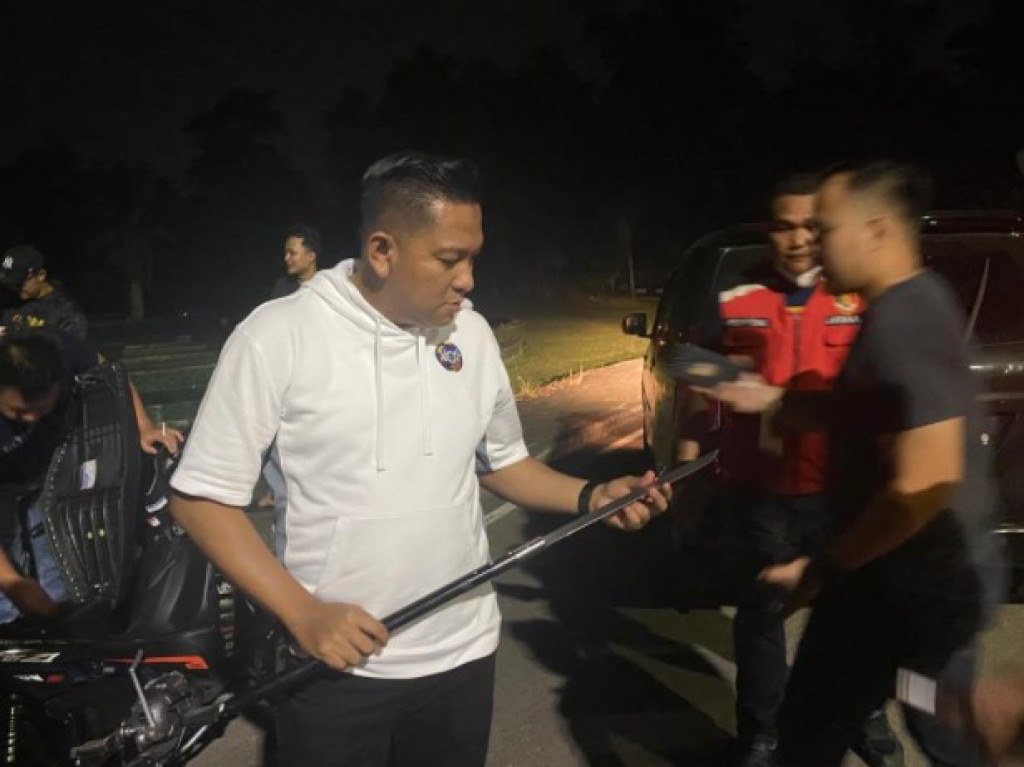 Hendak Tauran, Tim Resmob Polda Jambi Tangkap Tiga Remaja di Depan Bandara Sultan Thaha Jambi
