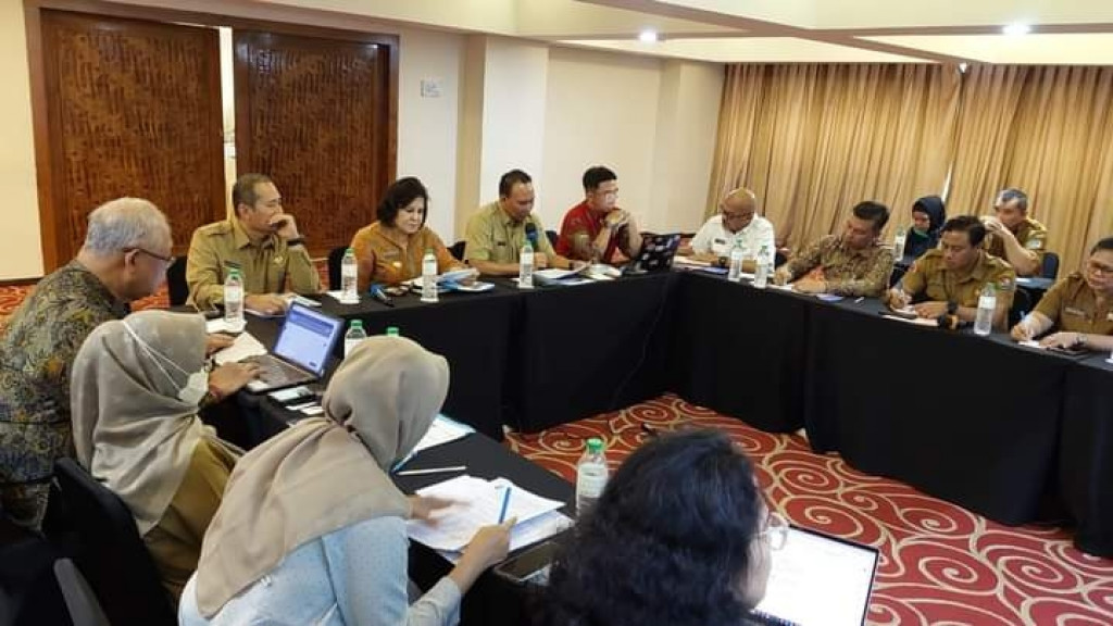 Bupati Karo Ikuti Rapat Percepatan Penyelesaian Relokasi Tahap III Pengungsi Sinabung