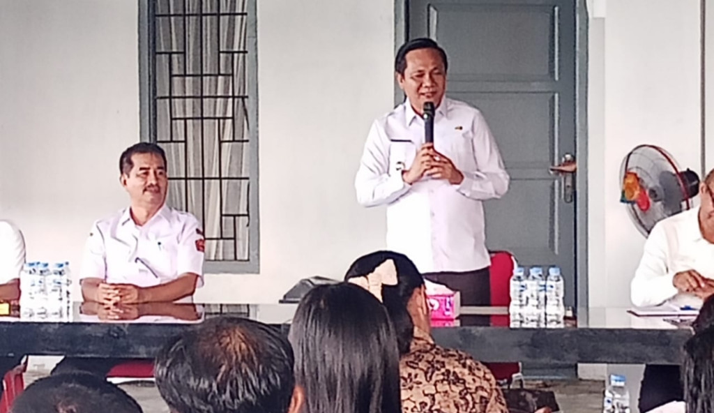 Bupati Nias Barat Larang Kades Pegang Uang Tunai Dana Desa