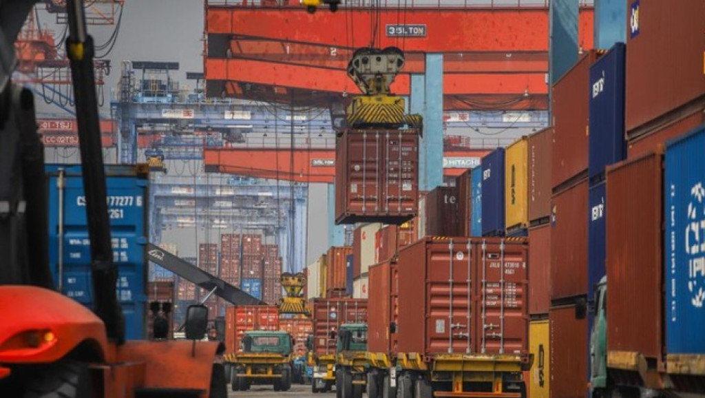 10.000 Kontainer Bertumpuk di Priok, Ada BYD-Wuling 2 Minggu Tak Diangkut