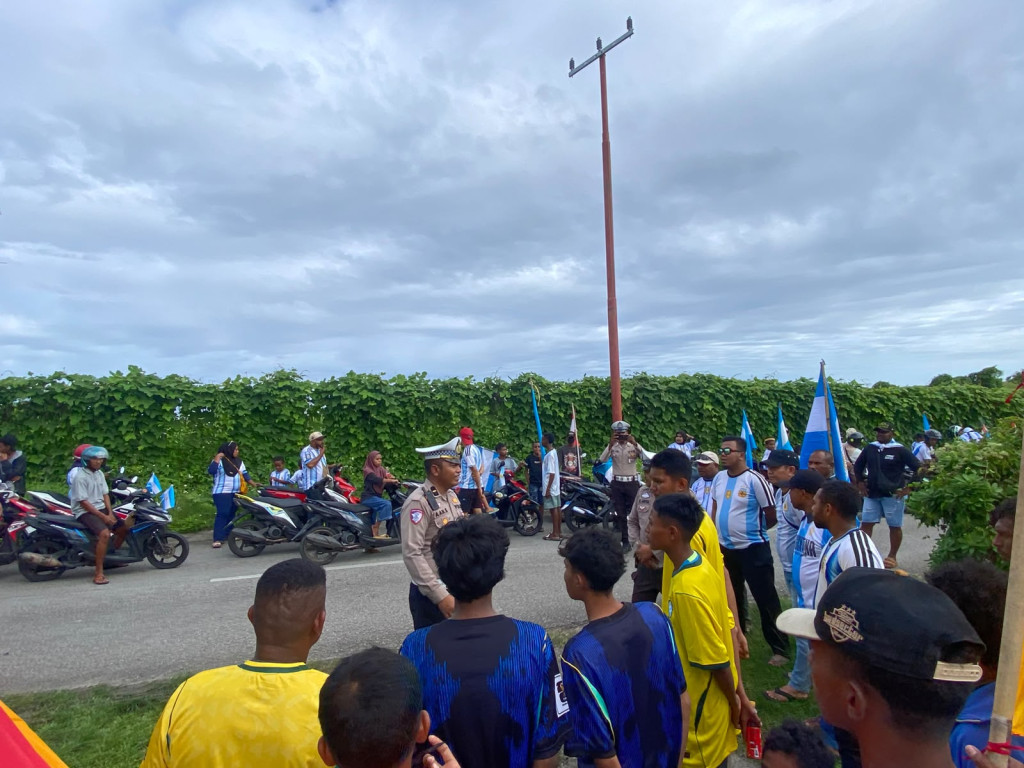 1.300 Fans FIFA World Cup 2026 Pawai di Fakfak, Polres Kawal Hingga RTH Ma’aruf Amin