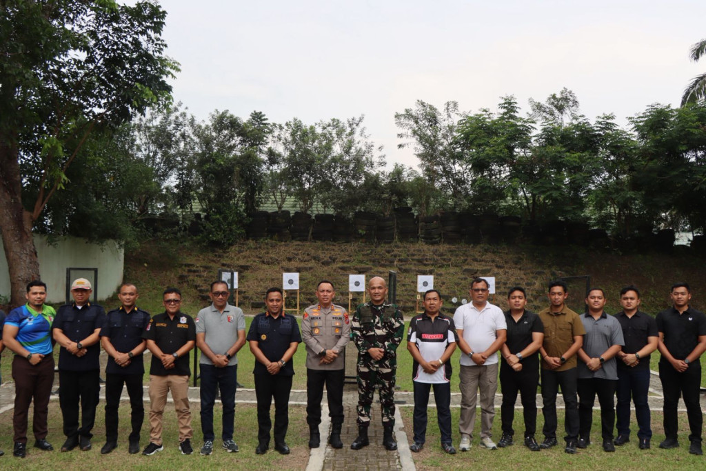 Kapolres Binjai dan Forkopimda Asah Kemampuan Menembak dalam Latihan Bersama