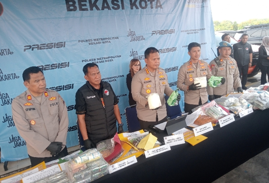 Polres Metro Bekasi Kota Ungkap 102 Kasus Narkotika dan Obat Keras Ilegal, 121 Tersangka Ditangkap