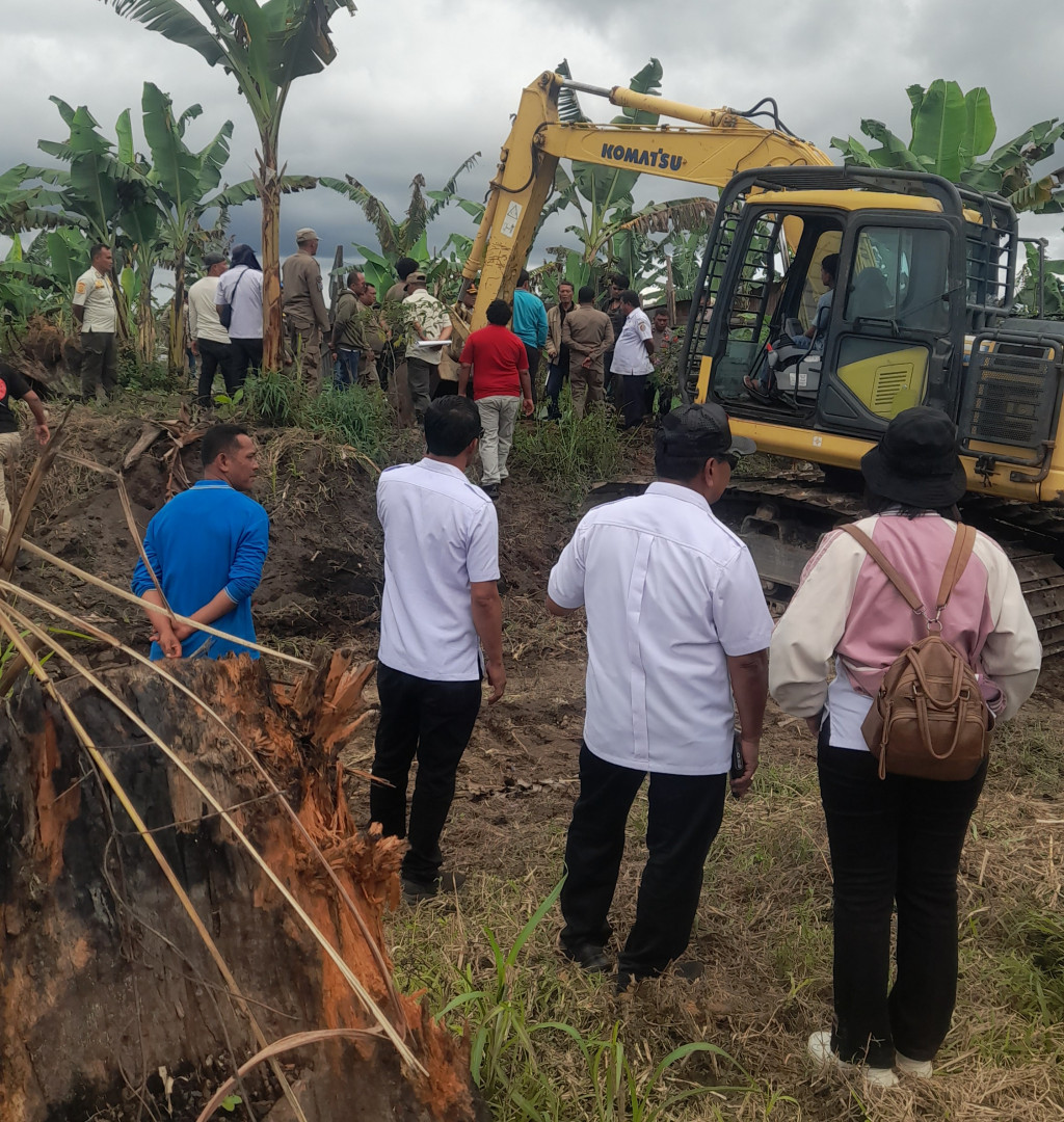 Awal Pertama Pemkab Taput Eksekusi 50 Hektar dari 300 Hektare Lahan Register 42 Sijaba Untuk Pertanian Terpadu, Warga Protes Tanahnya Ikut Tereksekusi