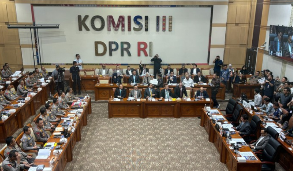 Batas Pensiun Kapolri Mendadak Diubah, Kini Bisa Diperpanjang Sesuai Kebutuhan Presiden