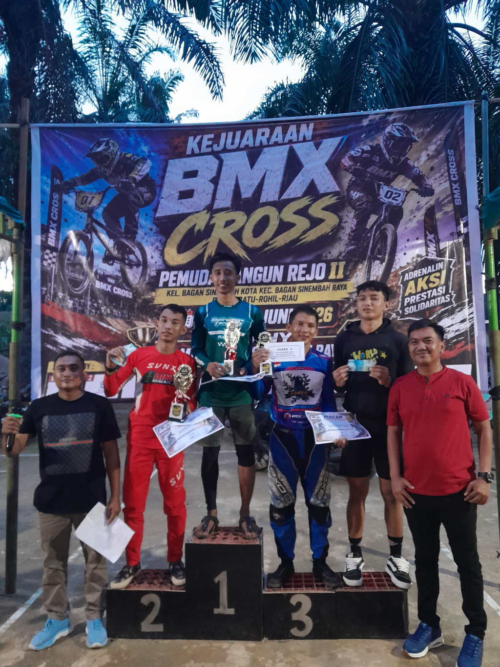 BMX Cross Open Rokan Hilir Berlangsung Meriah, Satria Medan dan Alam Bangun Rejo Raih Juara
