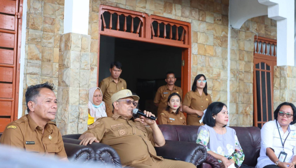 Bupati Dairi Salurkan 63 Bantuan Kluster Anak