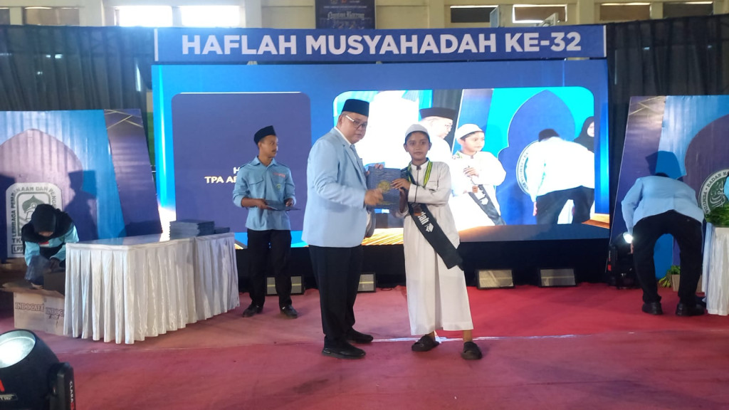 Bupati dan Wakil Bupati Sumedang Hadiri Haflah Musyahadah dan Khotmil Qur'an Santri TKA-TPA BKPRMI se-Kabupaten Sumedang