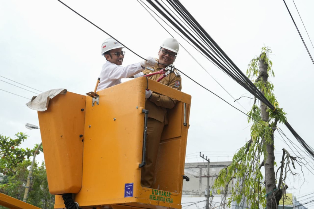 Bupati Deli Serdang Potong Kabel Jaringan Telekomunikasi di Lubuk Pakam