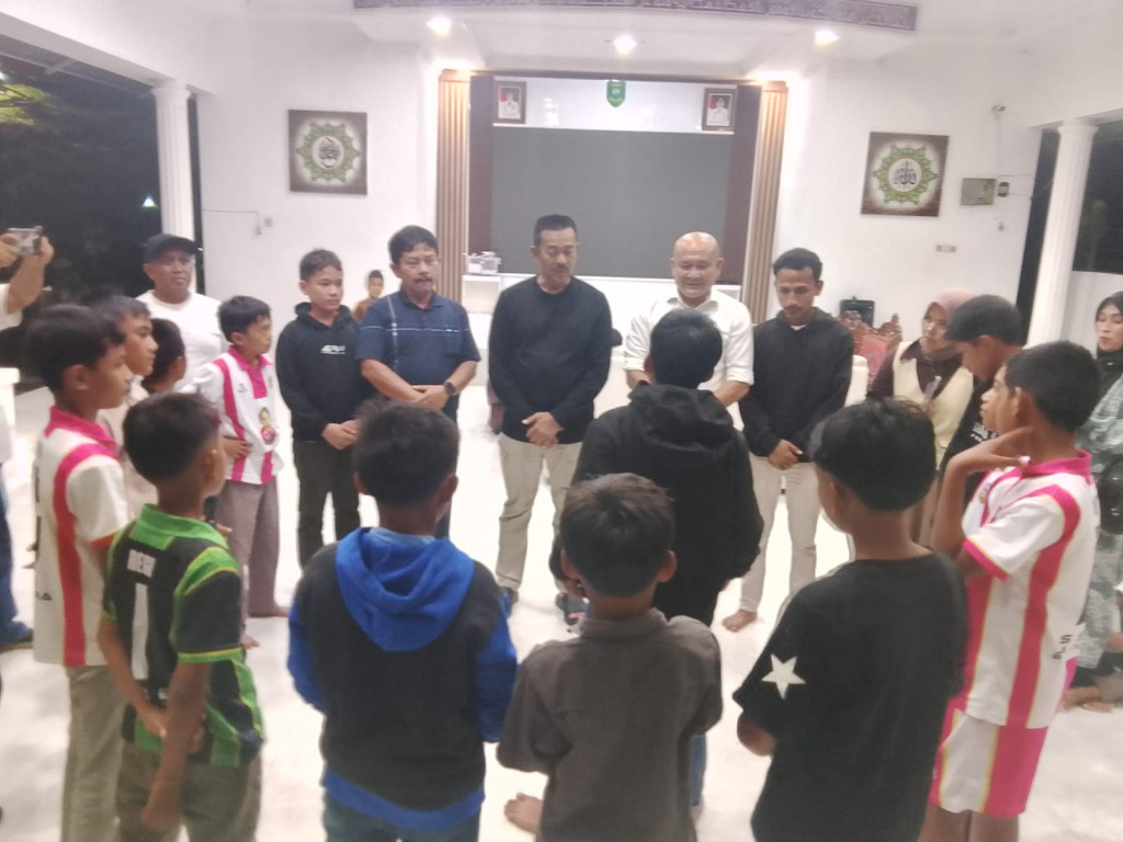 Bupati Madina Lepas Pemain Sepakbola U-12 Piala Presiden di Sumatera Utara