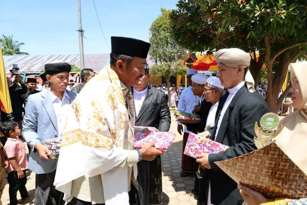 Bupati Madina Motivasi Santri Darul Ikhlas Lulusan 2026