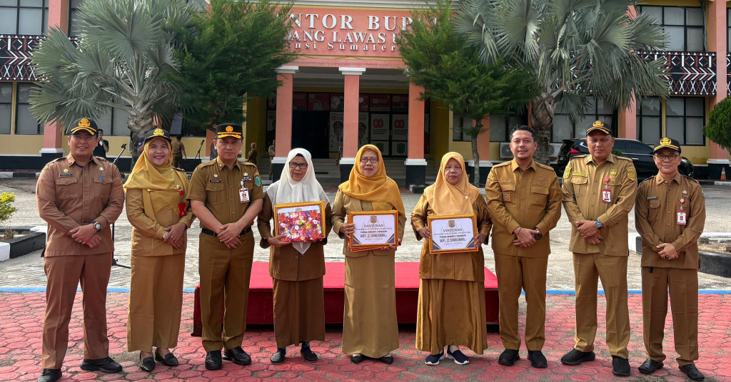 Bupati Paluta Berikan Penghargaan Kepada ASN Yang Purna Tugas.(Pensiun).