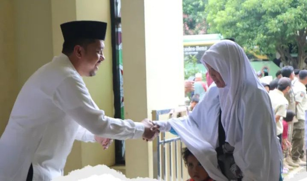 Bupati Paluta Sambut Jemaah haji di mesjid Raya Gunung Tua. Satu meninggal.