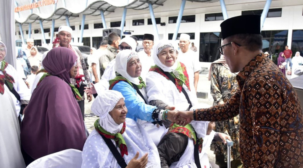 Bupati Tapteng Sambut Kepulangan Jamaah Haji, Diharapkan Jadi Penggerak Giat Keagamaan