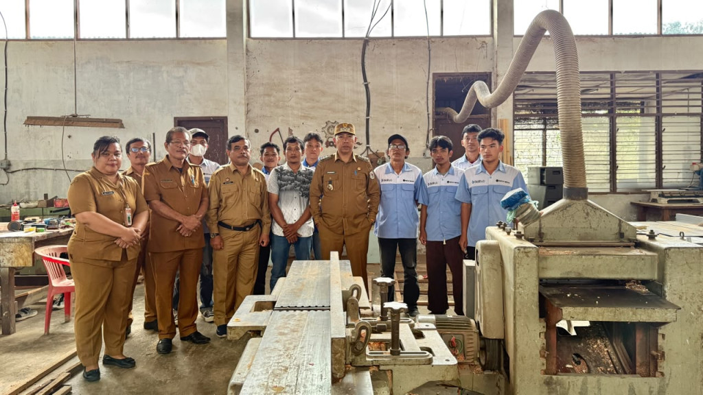 Bupati Taput Dorong Peserta Pelatihan Furnitur BLK Silangkitang Jadi Wirausaha Mandiri