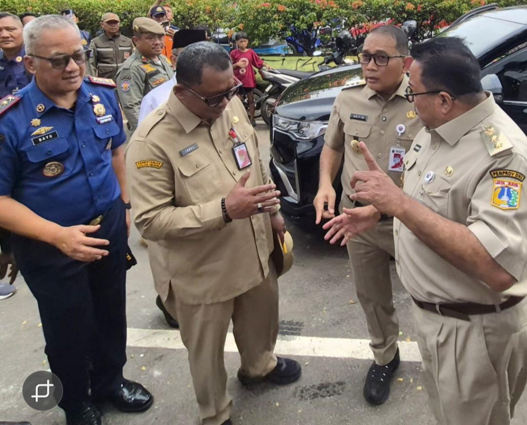Dampingi Wagub Rano Tinjau Korban Kebakaran Pasar Jiung, Wali Kota Arifin Pastikan Kebutuhan Pengungsi Terpenuhi
