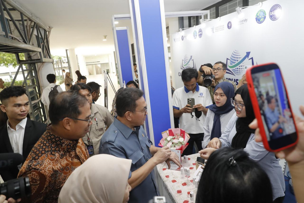 Dari Tugas Kuliah Menjadi Jenama Parfum: Perjalanan Timeless by Six Menembus Dunia Wirausaha