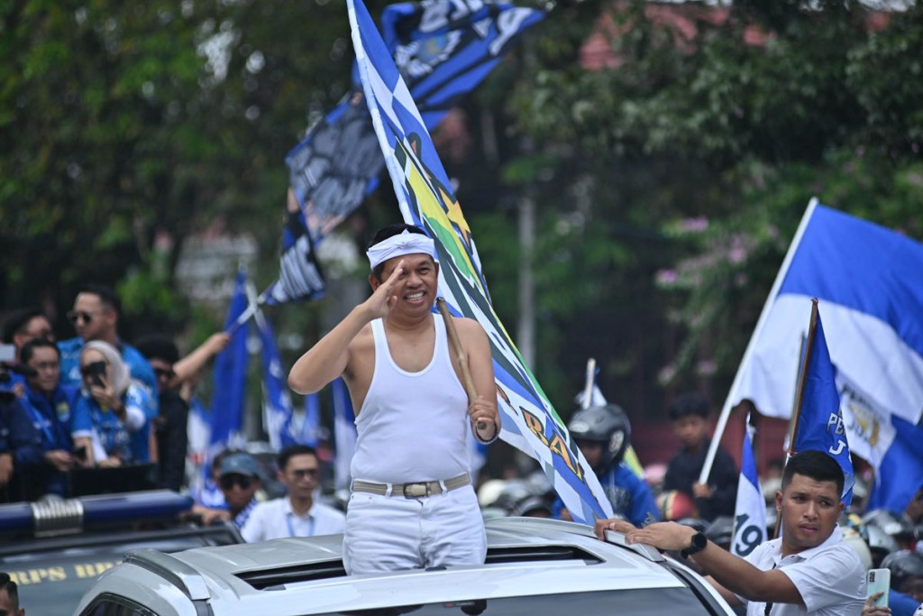 Dedi Mulyadi Beri Bonus Rp1 Miliar untuk Persib Usai Raih Hattrick Juara