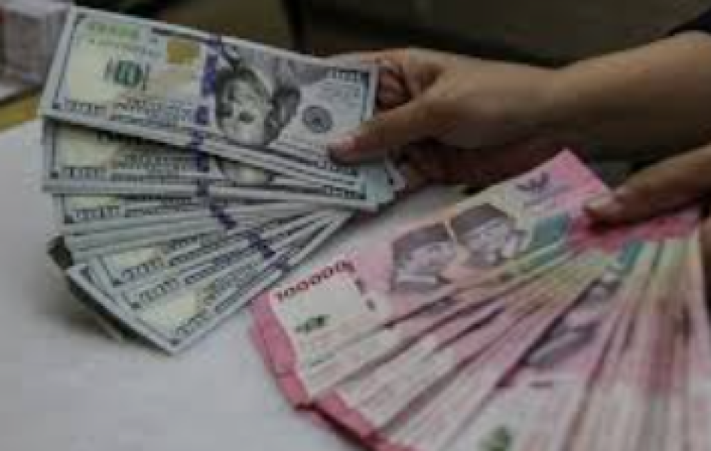 Duh! Rupiah Menembus Level Rp17.900 untuk Pertama Kalinya