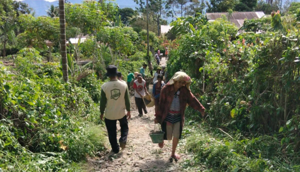 Dukung Jatagena Pemkab Dairi, Warga Silumboyah Gotong Royong