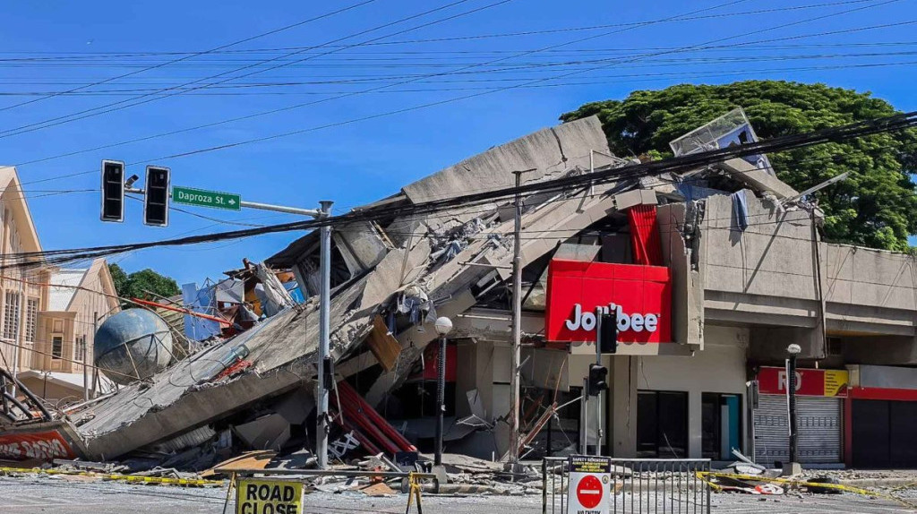 Filipina Diguncang Gempa Magnitudo 7,8 Tewaskan 19 Orang Ratusan Luka-luka