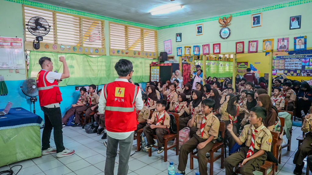 Gerakan Mengajar, PLN Hadirkan Edukasi Keselamatan Listrik untuk Siswa SD di Jakarta Selatan