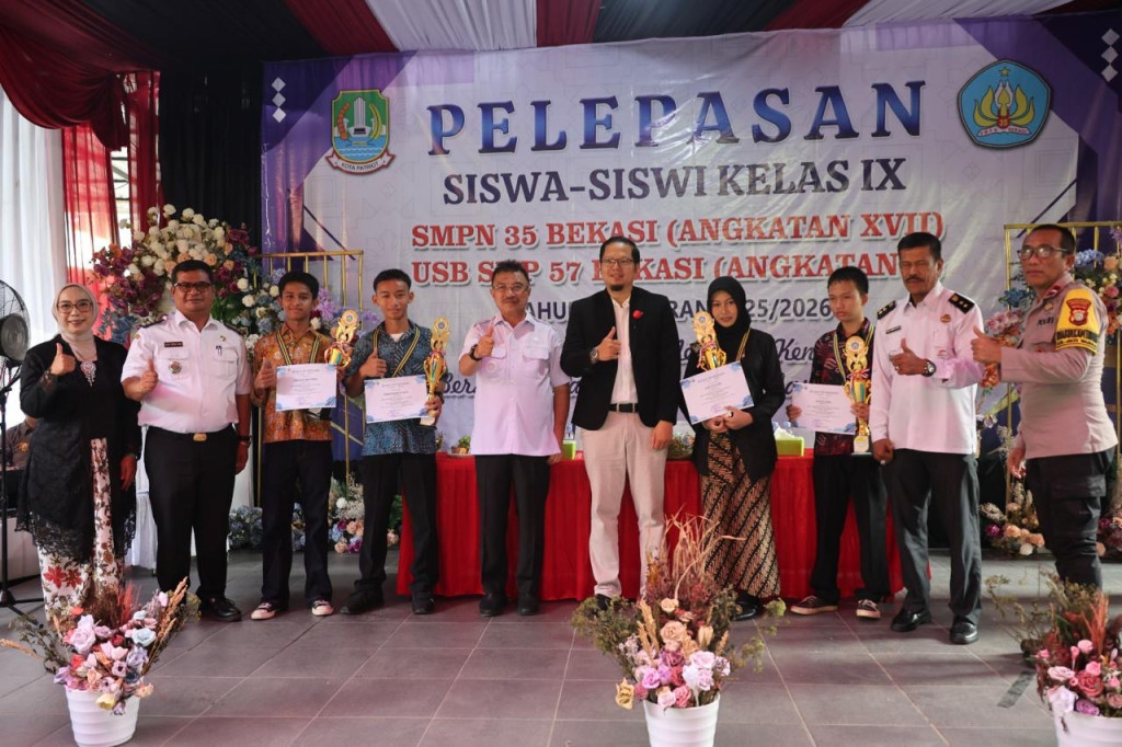 Hadiri Kelulusan SMPN 35 Kota Bekasi, Harris Bobihoe Sampaikan Pesan Ini