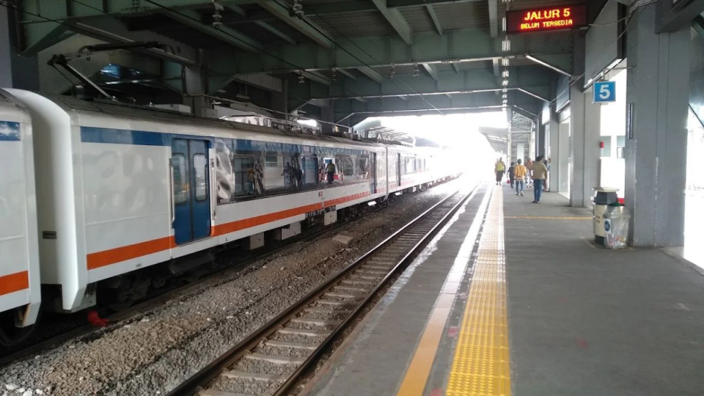 Heboh Pria Teriak Sebut Nama Tokoh Saat Diamankan Petugas di Stasiun Duri