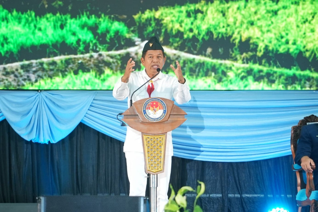 Jamin Pengobatan Hingga Tuntas, KDM Serahkan Hadiah Sayembara Taufik Hidayat kepada Korban