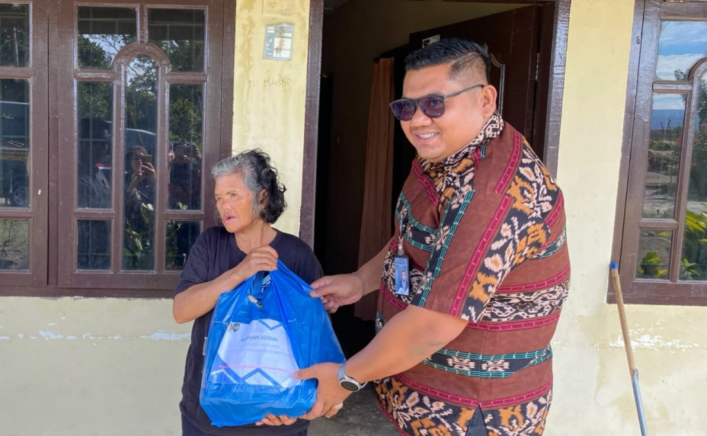 Jumat Berkah, Rutan Sidikalang Salurkan Paket Sembako kepada Warga Sekitar