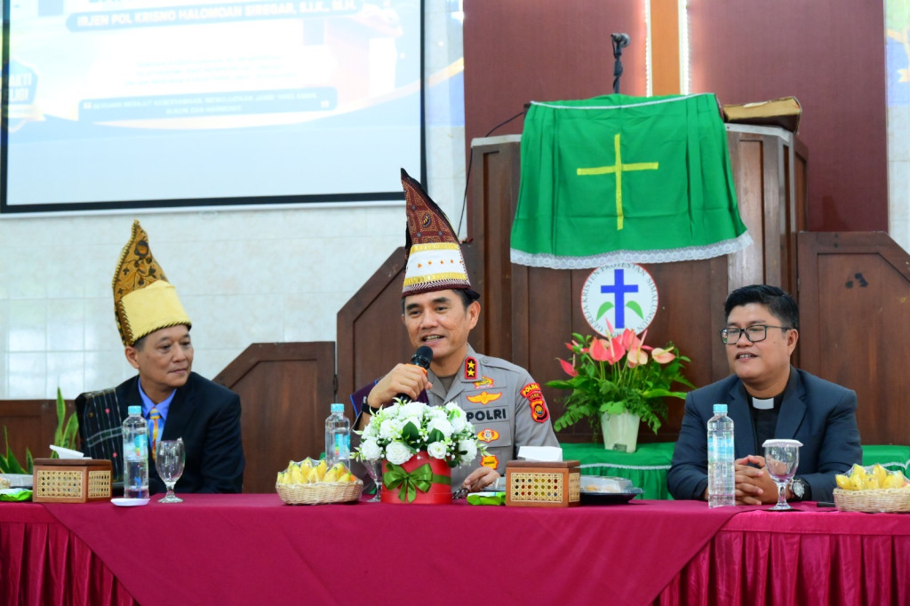 Kapolda Jambi Silaturahmi dengan Pengurus Gereja GBKP dan GKPS di Kota Jambi