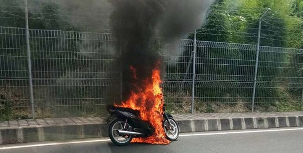 Kebakaran Motor Gegerkan Jalan Pajajaran Bogor, Diduga Berasal dari Mesin