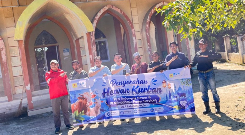 PLTU  Labuhan Angin Bagikan Hewan Kurban Pada Masyarakat