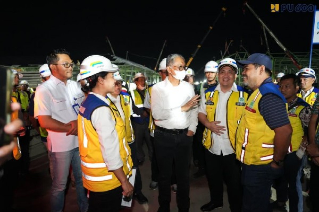 Menteri PU Pantau Perbaikan Huntara Korban Tanah Bergerak di Tegal, Enam Unit Ditargetkan Kembali Dihuni