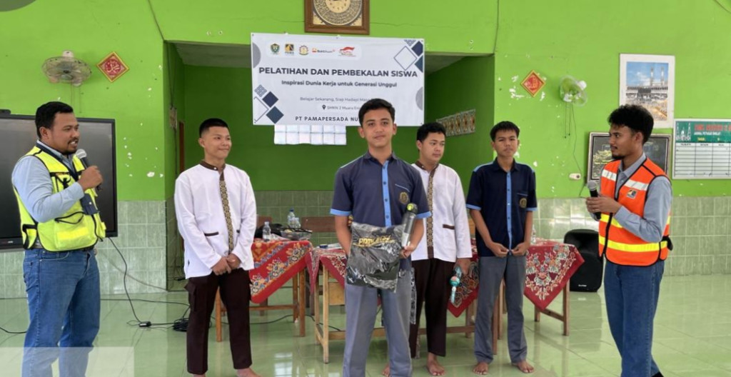 PAMA Bekali 96 Siswa SMKN 2 Muara Enim Kompetensi Kelistrikan Industri