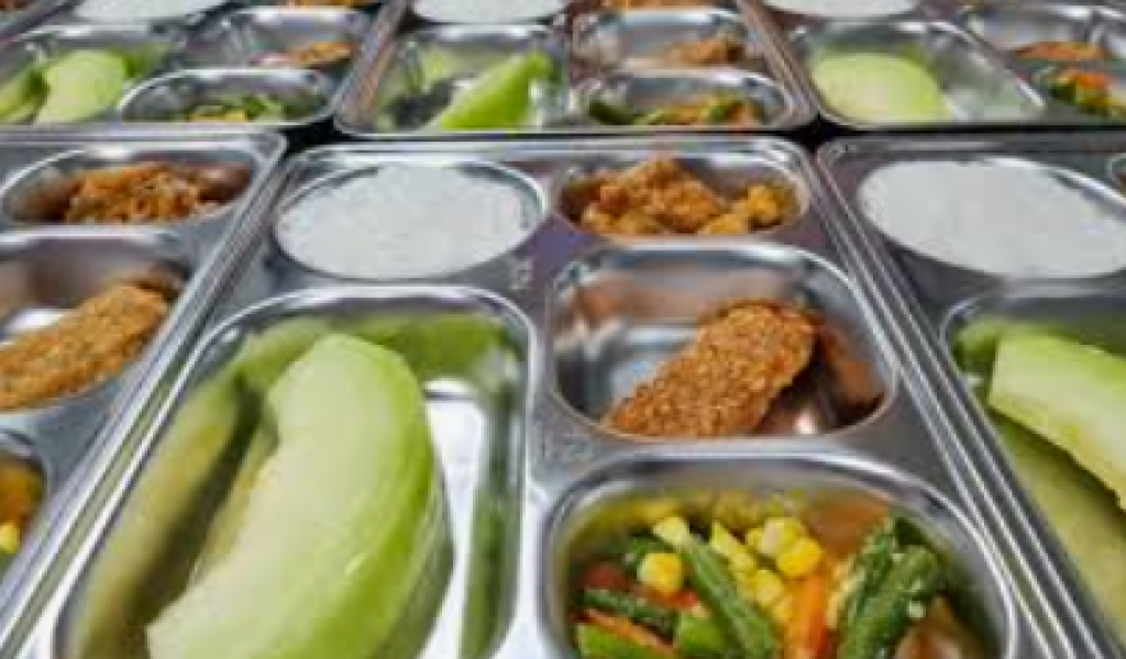 Pemerintah Tata Ulang Program Makan Bergizi, Siapa yang Beruntung?
