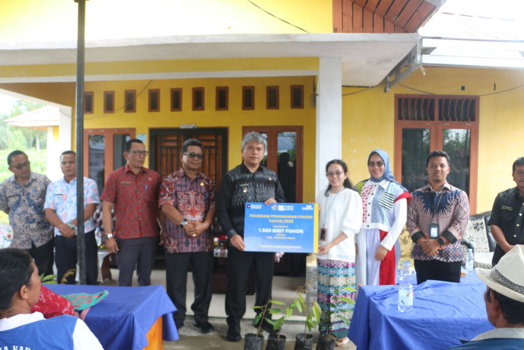 Pemkab Tapanuli Utara gandeng TJSL PT Taspen Berikan 1.500 Bibit Durian Unggul Kepada Kelompok Tani Kecamatan Parmonangan ‎