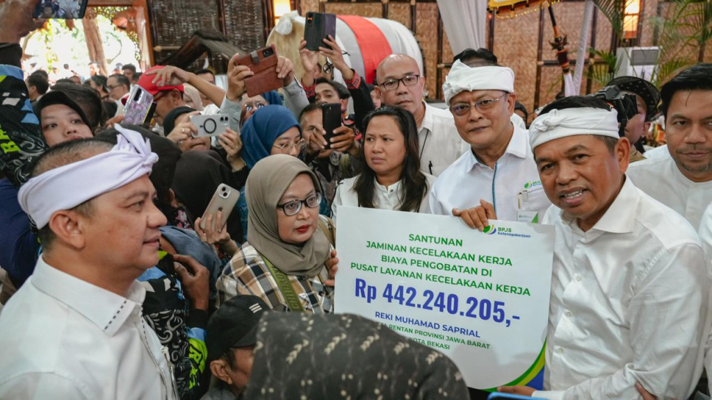 Pemprov Jabar dan BPJS Ketenagakerjaan Salurkan Manfaat Rp. 49,3 Miliar untuk 1.515 Pekerja dan Ahli Waris