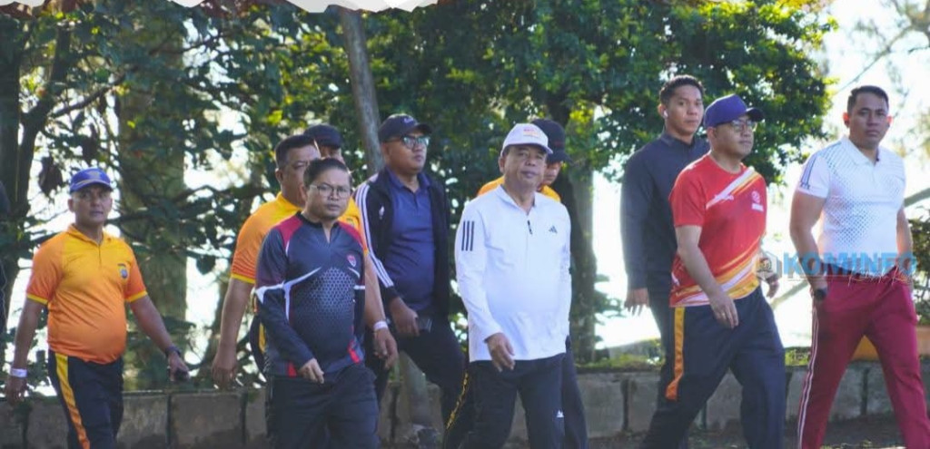 Peringati HUT Bhayangkara ke-80,Bupati Karo Bersama Forkopimda Ikuti Olahraga Bersama di Berastagi.