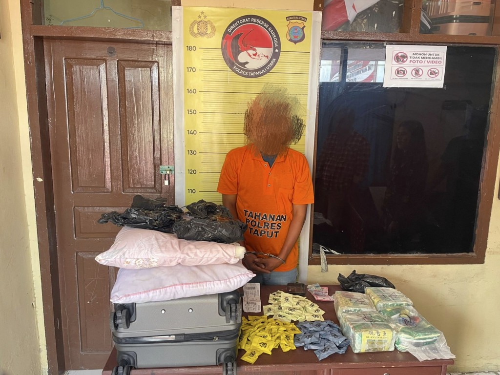 Petugas Bandara Silangit Bersama Polres Taput Berhasil Menggagalkan Pengiriman Narkoba ke Kalimantan 8,4 Kg.