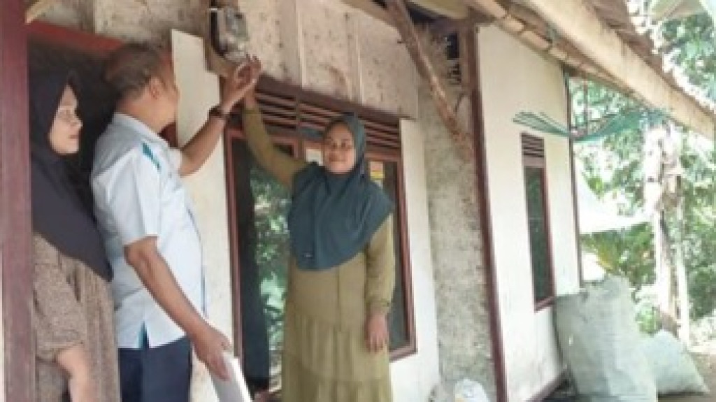 PLN Hadirkan Terang dan Peluang bagi 10 Keluarga di Tamansari