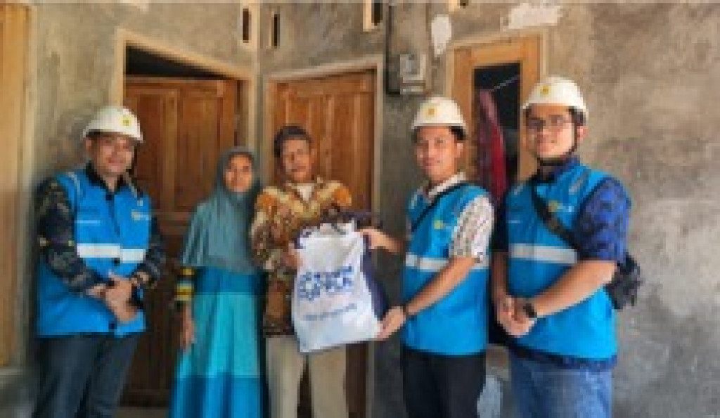 PLN Nyalakan Harapan Warga Mekarsari, Dua Keluarga Kini Nikmati Listrik Mandiri