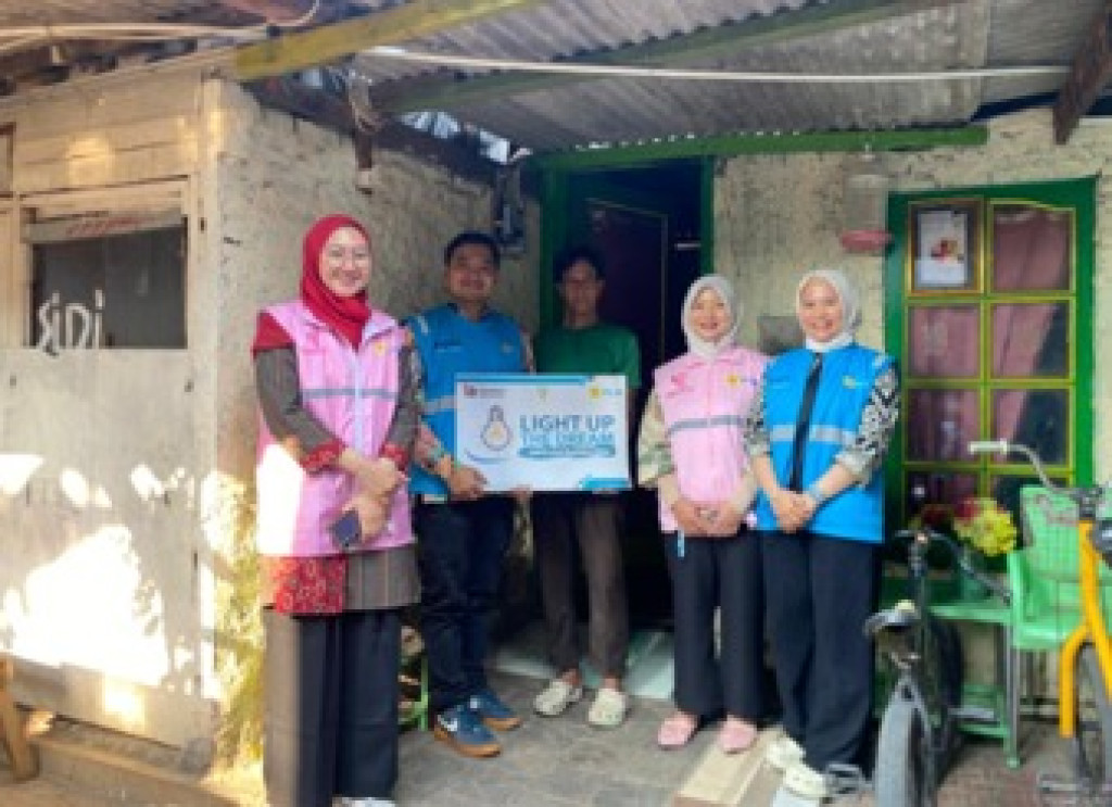 PLN Sambungkan Listrik Mandiri untuk Warga Kayuringin Jaya Lewat Program LUTD