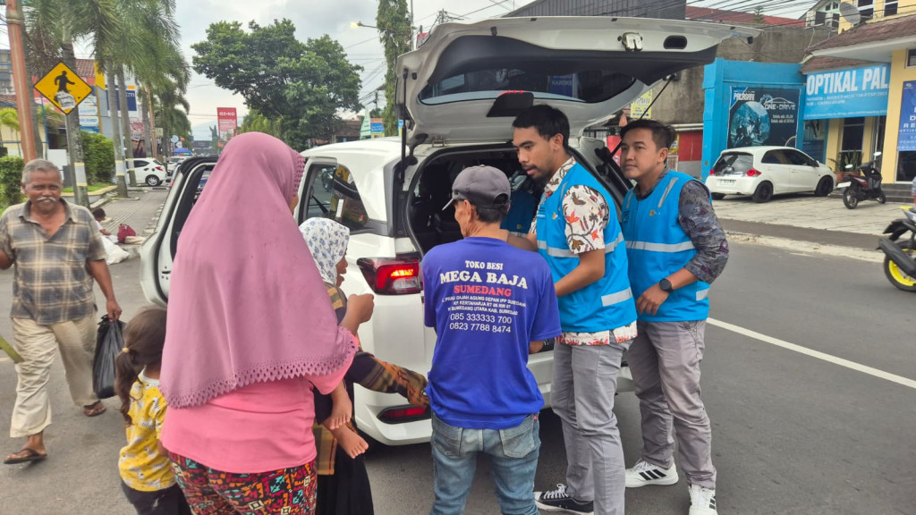 PLN Sumedang Gerakkan Roda UMKM dan Bantu Sesama Lewat Program 'Berbagi Saling Menguatkan'
