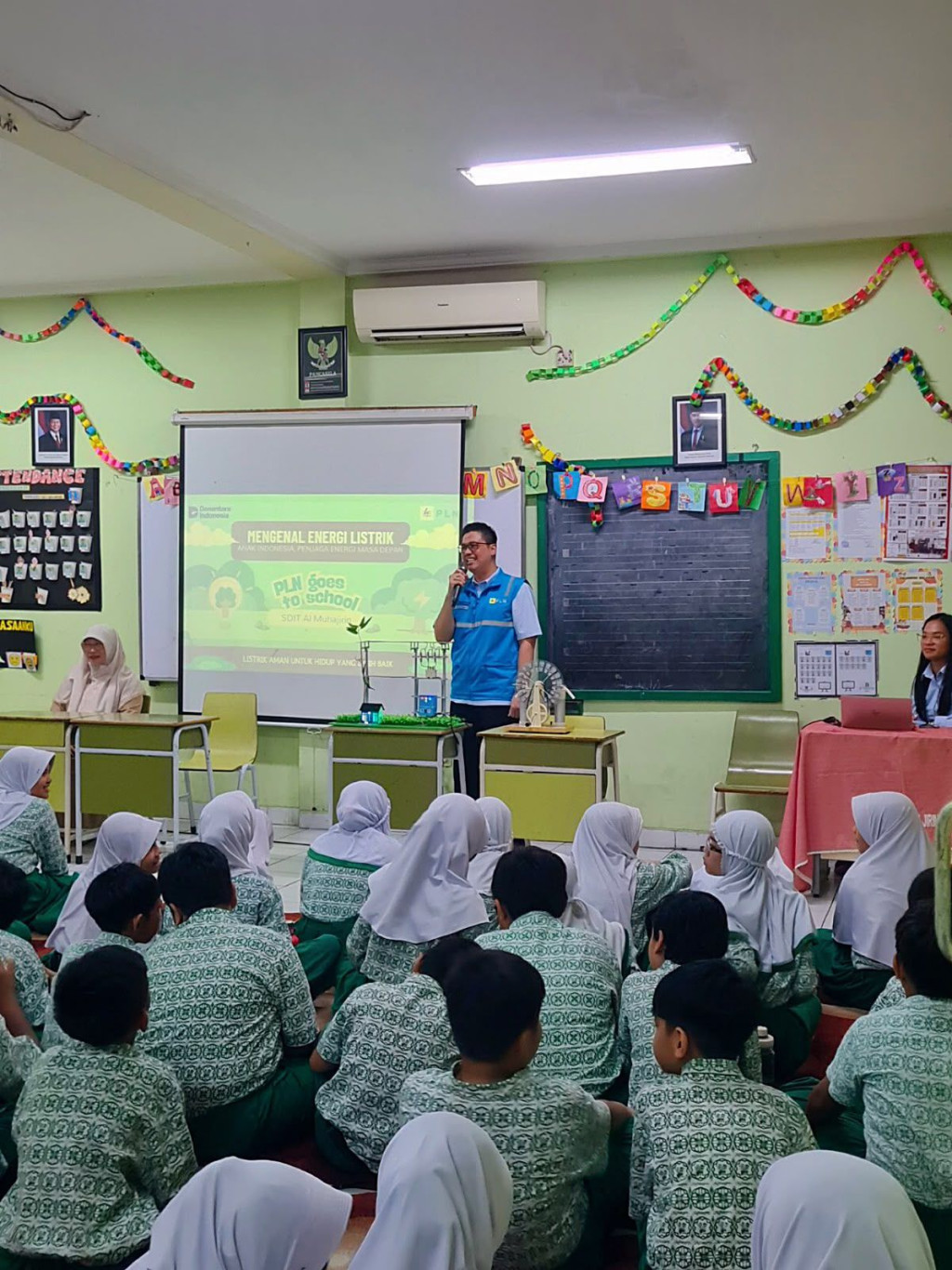 PLN Tanamkan Budaya Hemat Energi Sejak Dini, Siswa SDIT Al Muhajirin Diajak Jadi Generasi Peduli Listrik