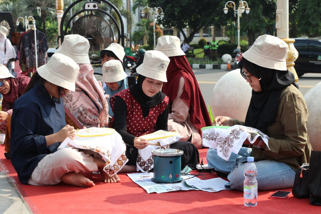 PLN UID Banten Hadirkan Ruang Inklusif di Cilegon, Membatik dan Berkarya Hadirkan Ekosistem Produktif untuk Masyarakat